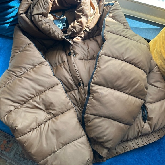 ALO ASPEN PUFFER JACKET SIZE LARGE BEAUTIFUL BROWN COLOR - Picture 4 of 4